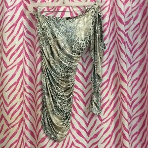 Super cute mini dress/shirt. (Goes over the booty)